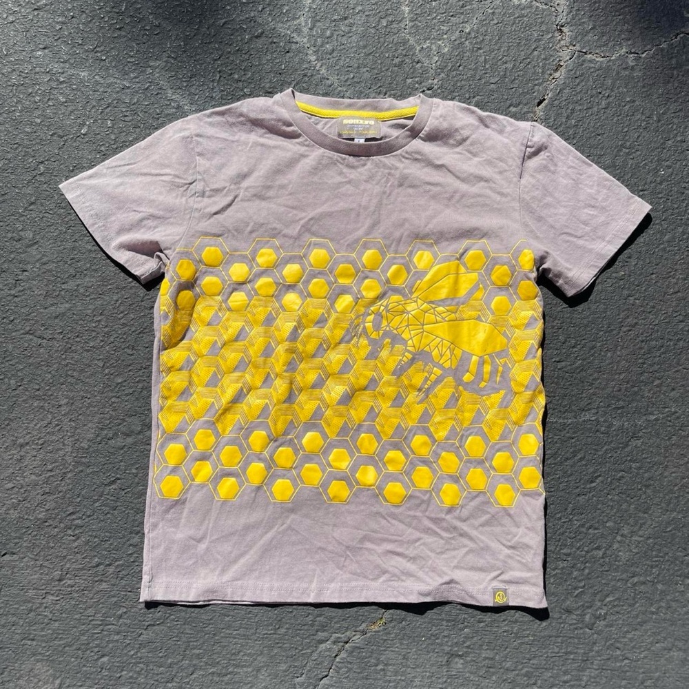 Soniyo limited edit geo bee t shirt
